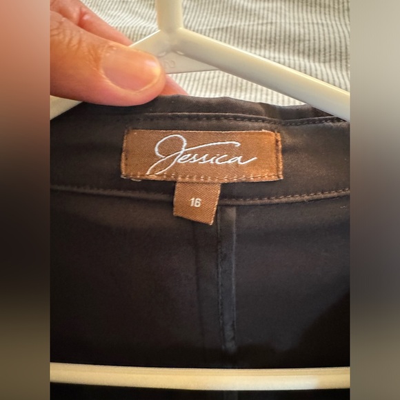 🟢JESSICA new without tags sized 16 cropped blazer.🟢 - Picture 5 of 9